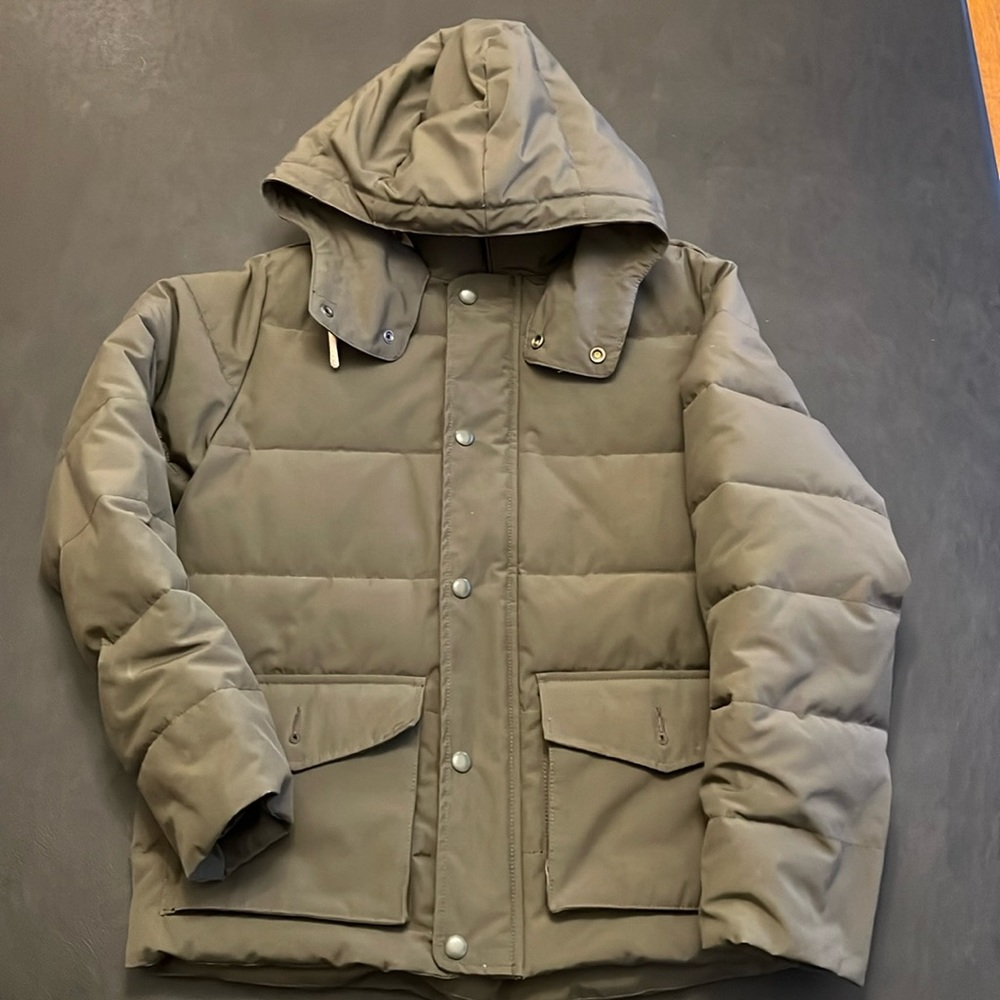 Gap Winter Jacket for men, Size XS in khaki green color